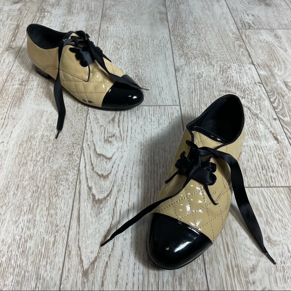 Kristi BeLLe 39 CHANEL style quilted cap toe shoes